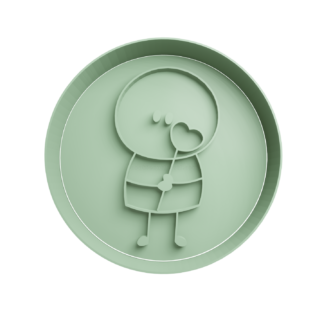 Niño Sosteniendo Corazon Cortador de Galletas